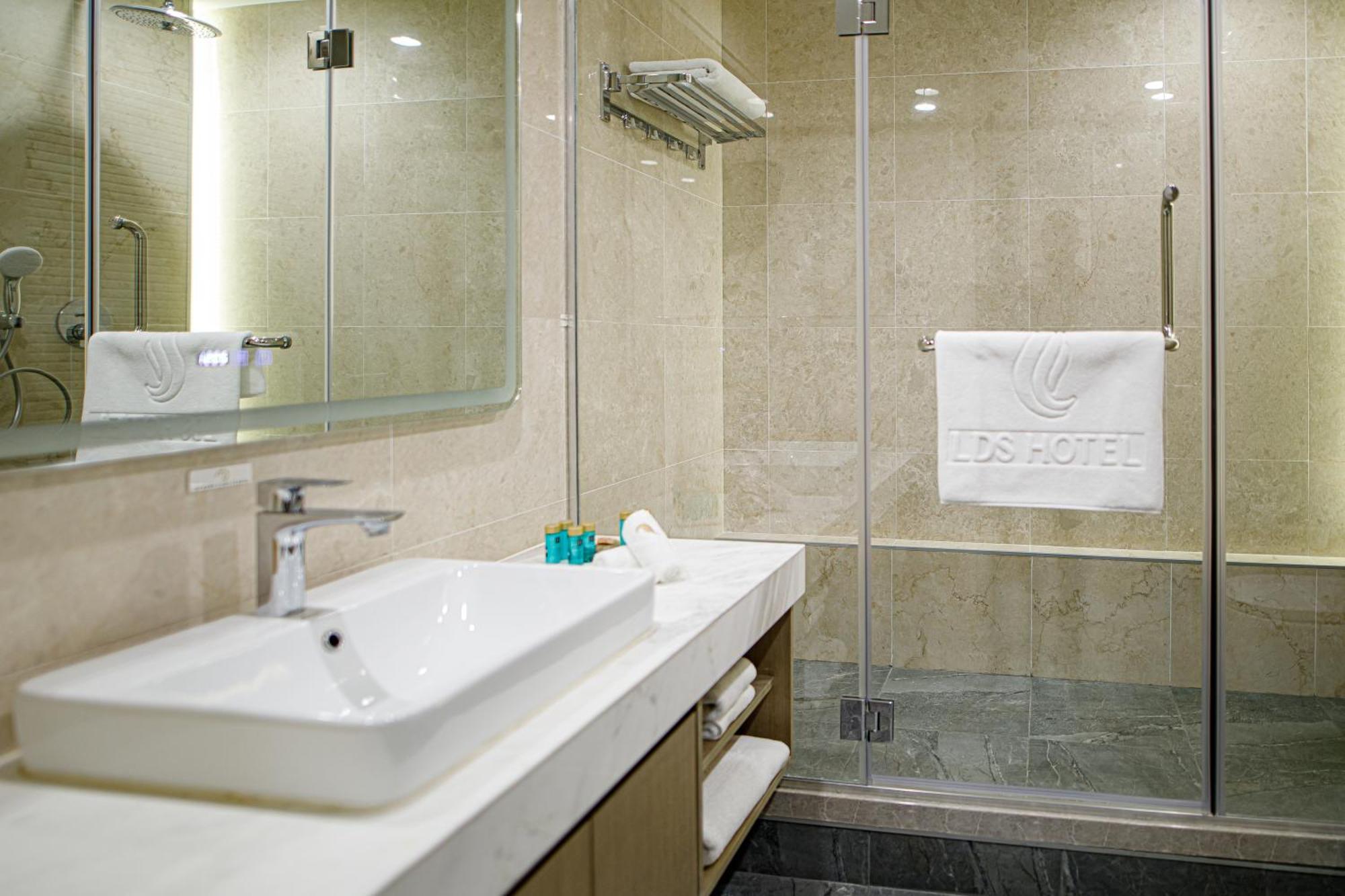 Lds Hotel Belgrado Esterno foto